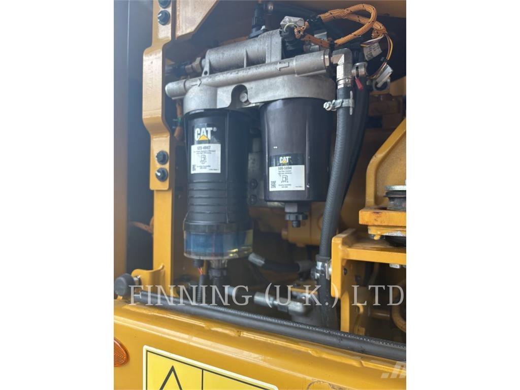 CAT MH3024 07W Ratasekskavaatorid