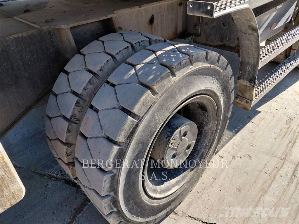 CAT MH3024-1 Ratasekskavaatorid