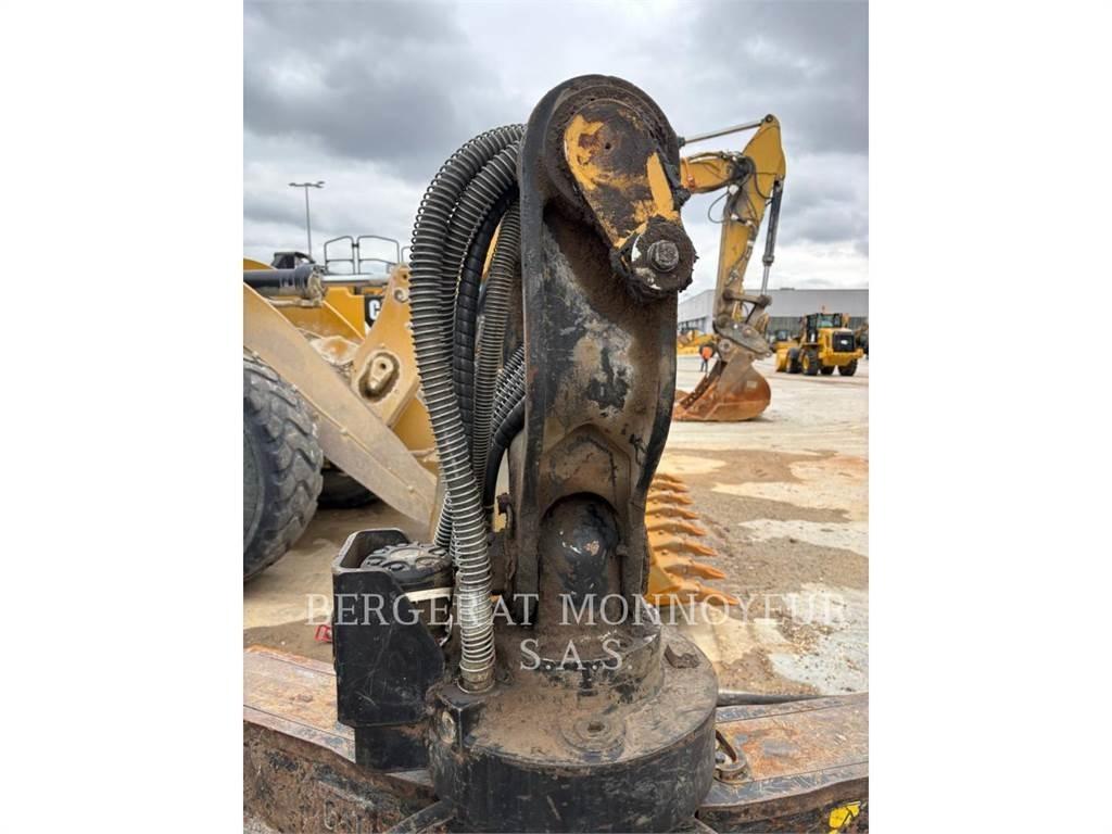 CAT MH3024-1 Ratasekskavaatorid