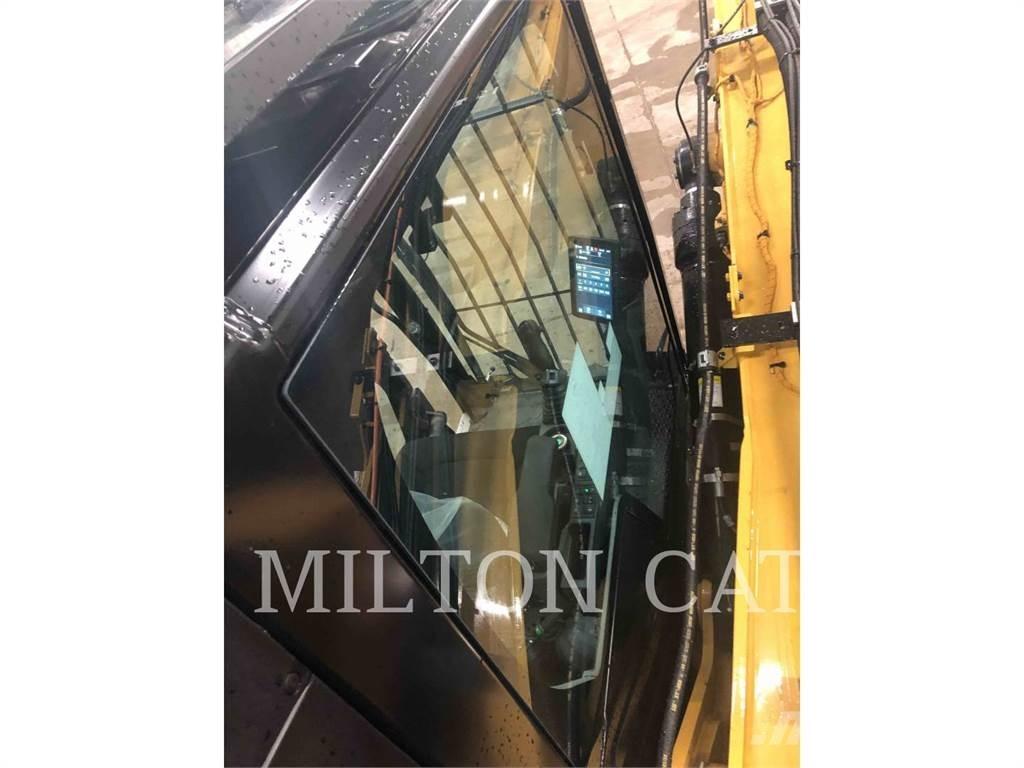 CAT MH3026 Ratasekskavaatorid