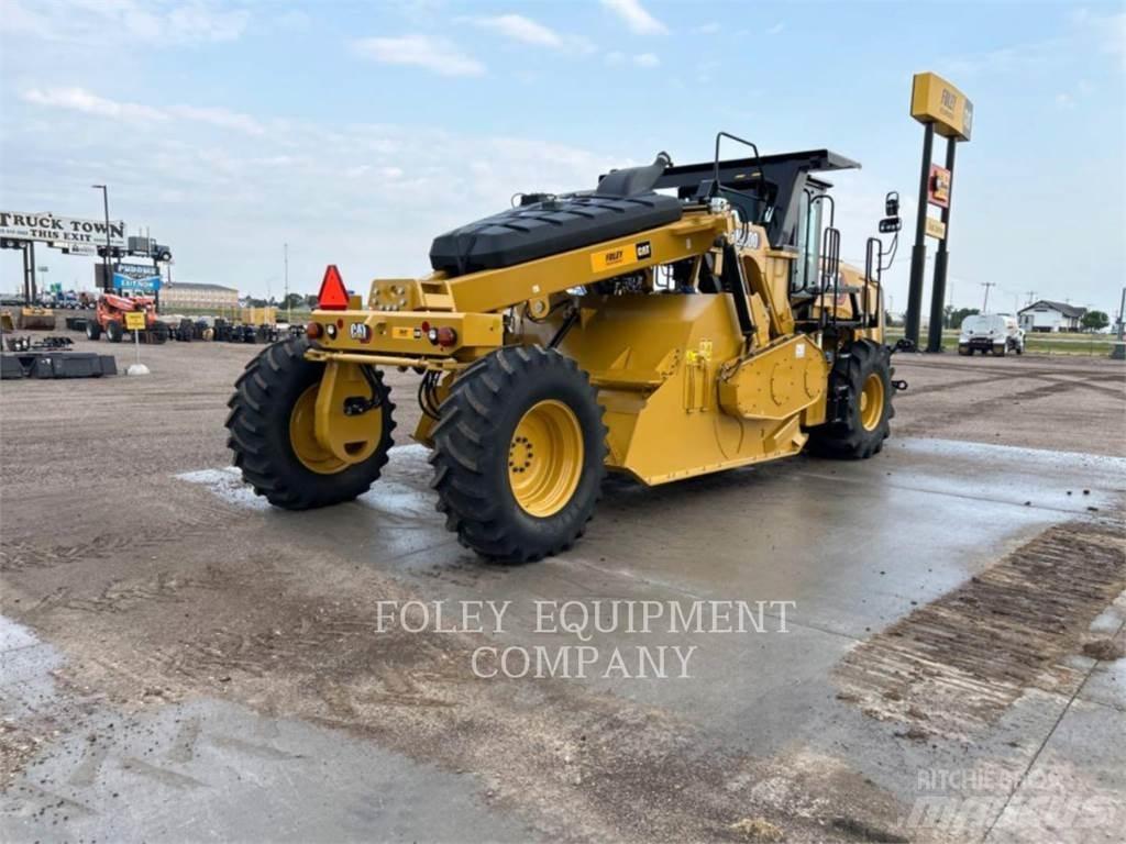 CAT RM400-01 Asfaldilaoturid