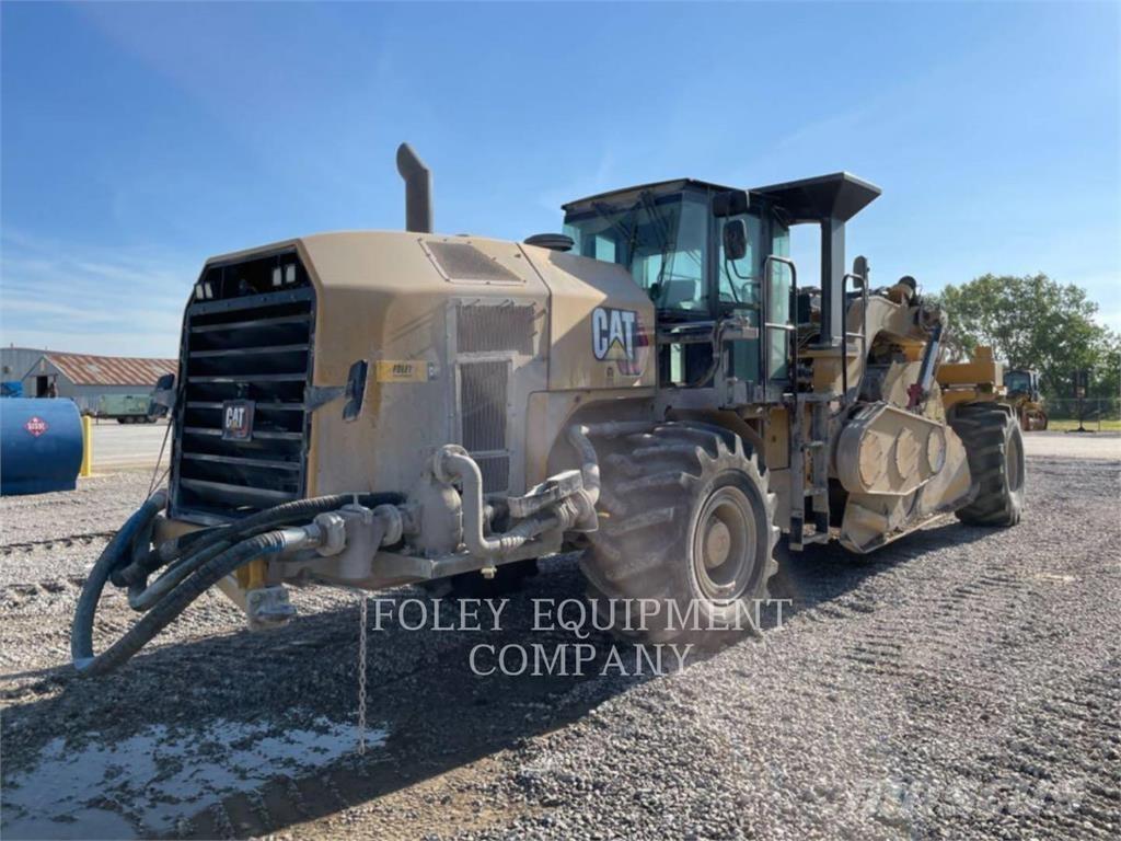 CAT RM500B Asfaldilaoturid
