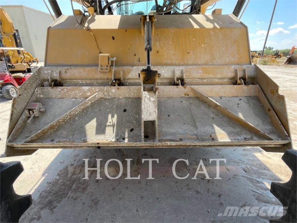 CAT RM500B CAB Asfaldi taaskasutuse masinad