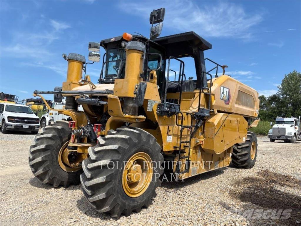 CAT RM600-01 Asfaldilaoturid