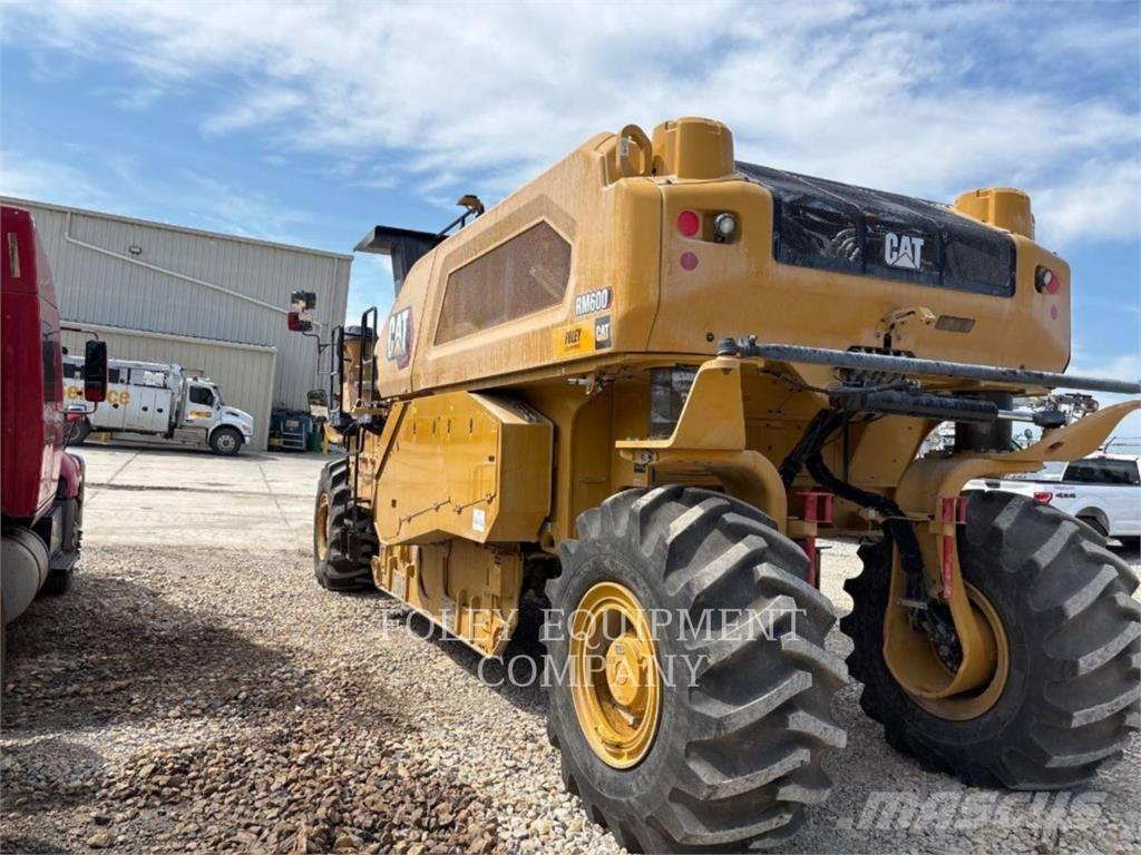 CAT RM600-01 Asfaldilaoturid