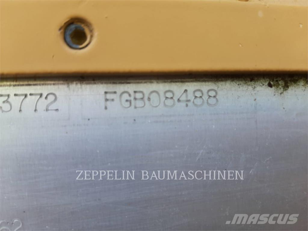 CAT SCHAUFEL CAT 966MXE Kopad