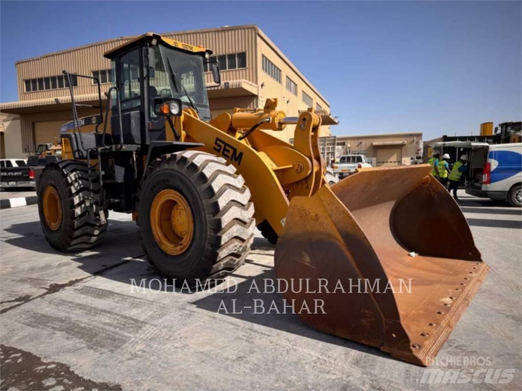 CAT SEM660D Rataslaadurid