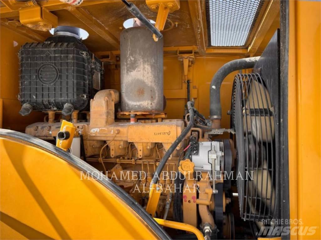 CAT SEM660D Rataslaadurid