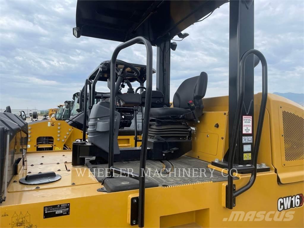 CAT W16 Pneumorehvidega rullid