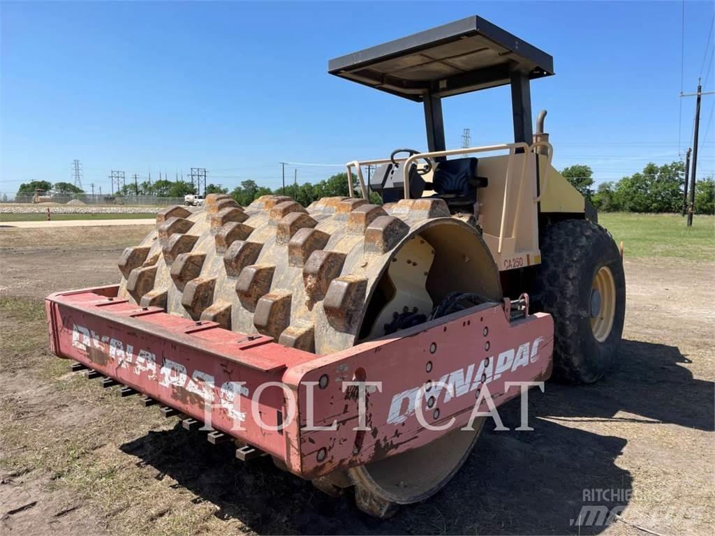 Dynapac CA250D Ühe trumliga rullid