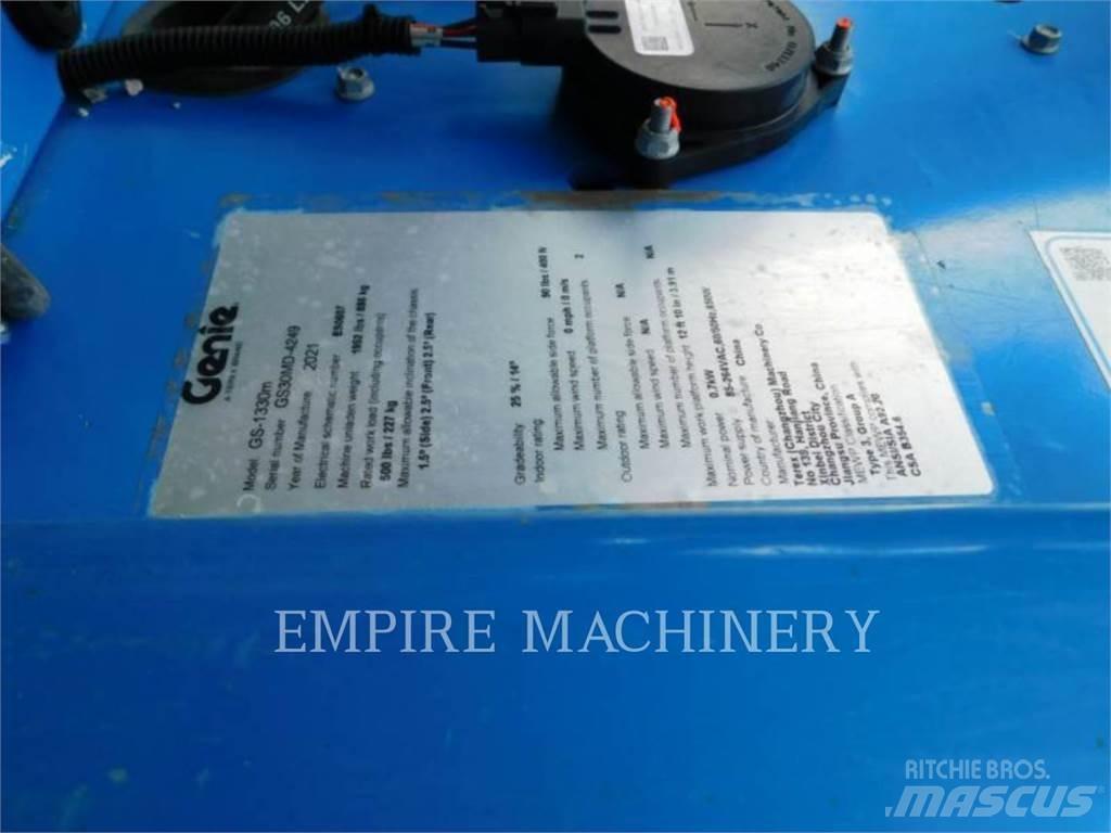 Genie GS1330 Iseliikuvad poomtõstukid