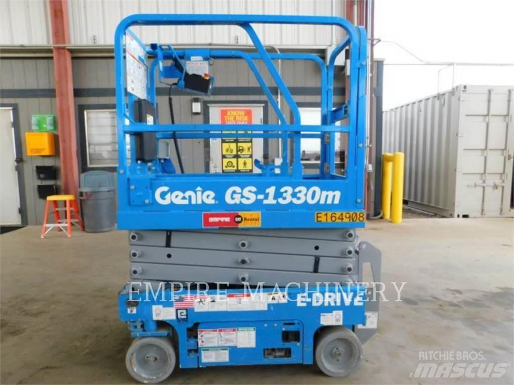Genie GS1330 Iseliikuvad poomtõstukid
