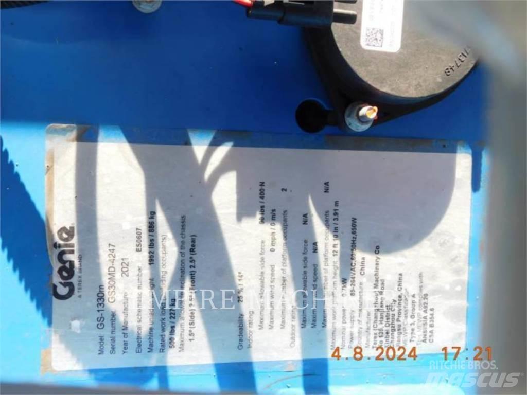 Genie GS1330 Iseliikuvad poomtõstukid