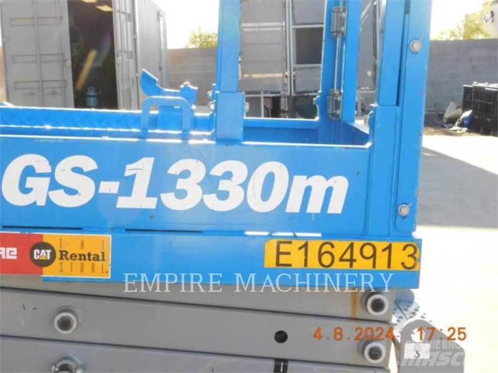 Genie GS1330 Iseliikuvad poomtõstukid