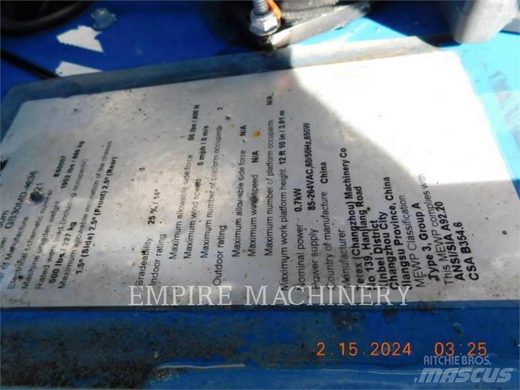 Genie GS1330 Iseliikuvad poomtõstukid