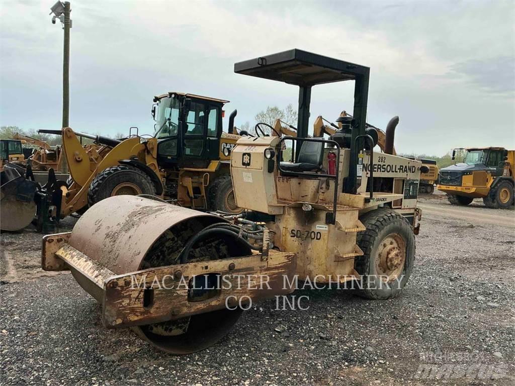 Ingersoll Rand SD70 Ühe trumliga rullid