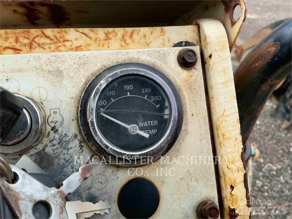 Ingersoll Rand SD70 Ühe trumliga rullid