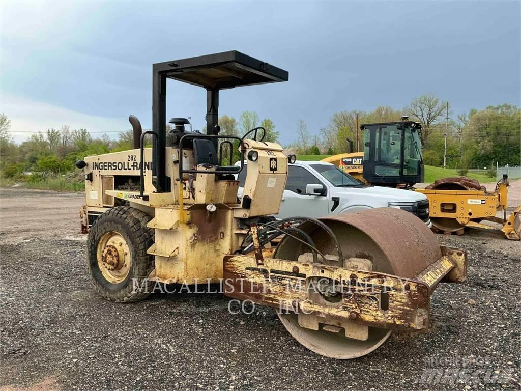 Ingersoll Rand SD70 Ühe trumliga rullid
