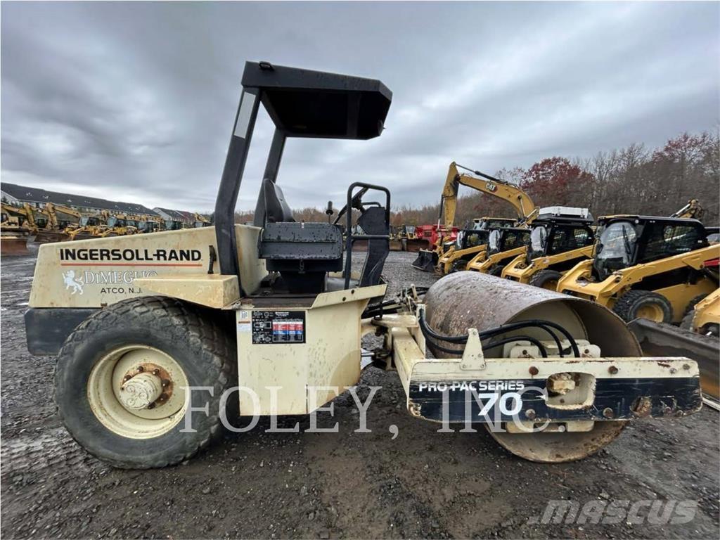 Ingersoll Rand SD70 Ühe trumliga rullid