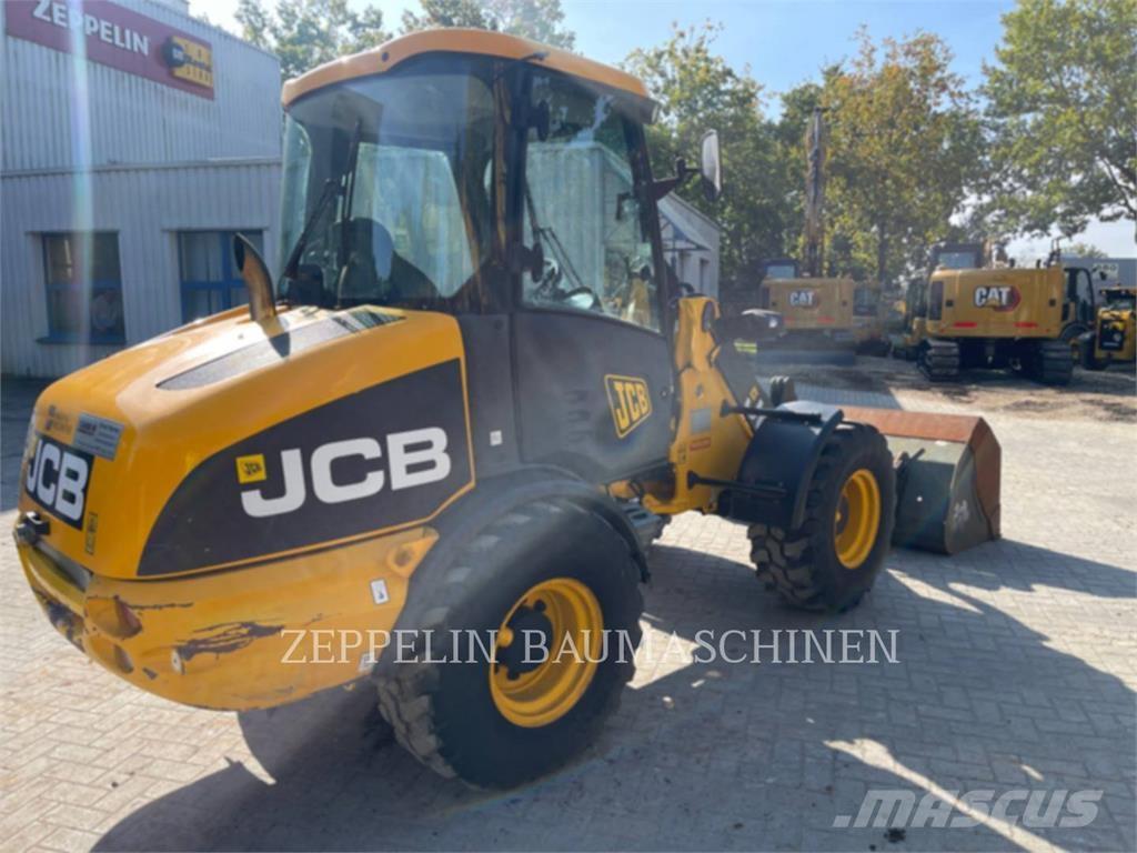 JCB 406 Rataslaadurid