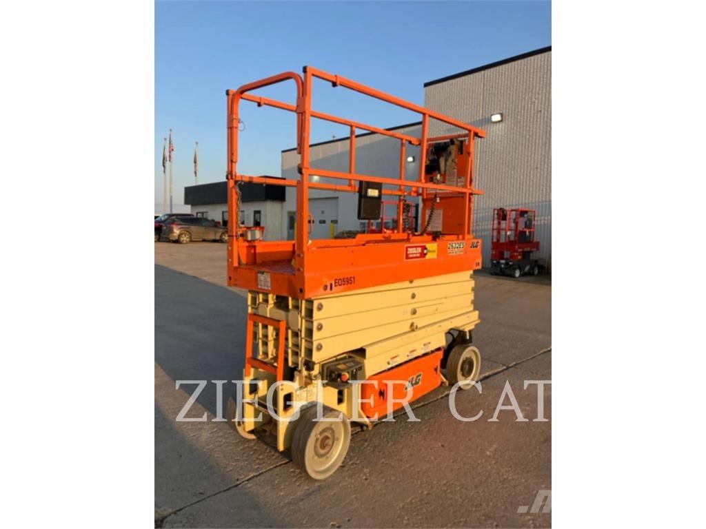 JLG 2632ES Käärtõstukid