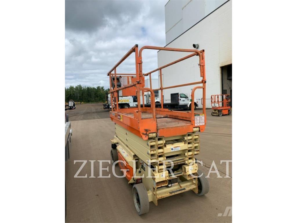 JLG 3246ES Käärtõstukid