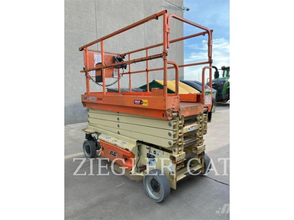 JLG 3246ES Käärtõstukid