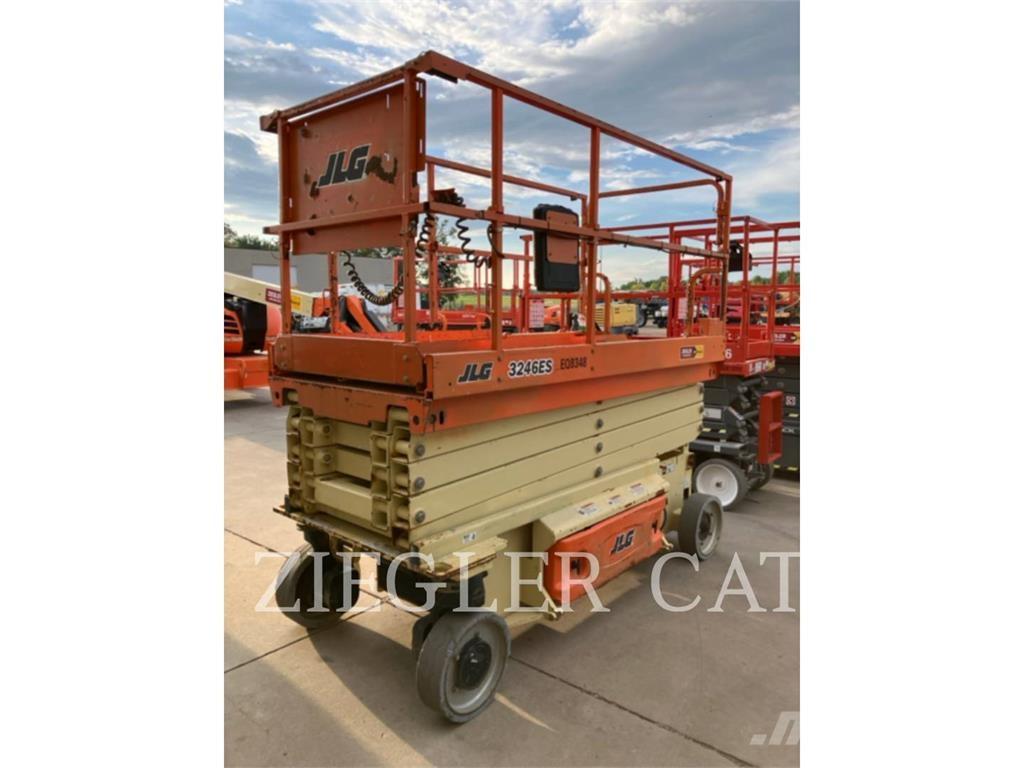 JLG 3246ES Käärtõstukid