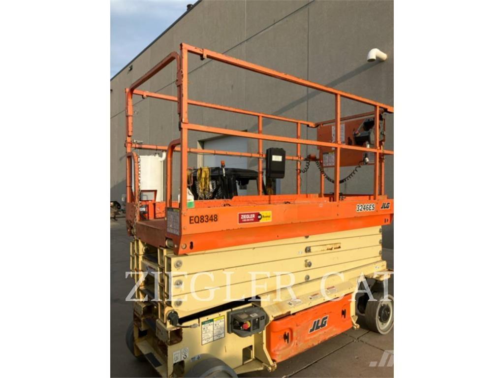 JLG 3246ES Käärtõstukid