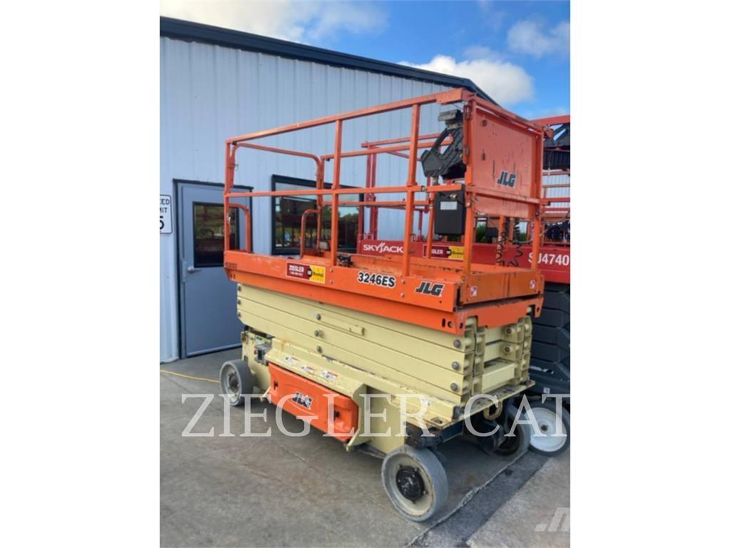 JLG 3246ES Käärtõstukid
