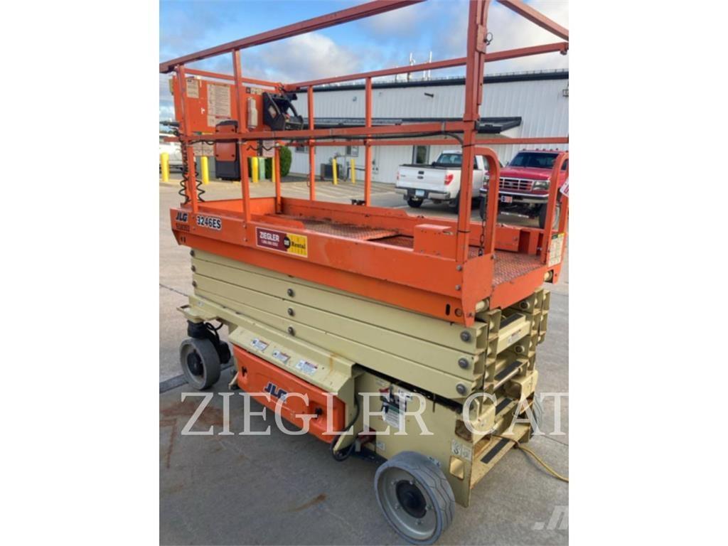 JLG 3246ES Käärtõstukid
