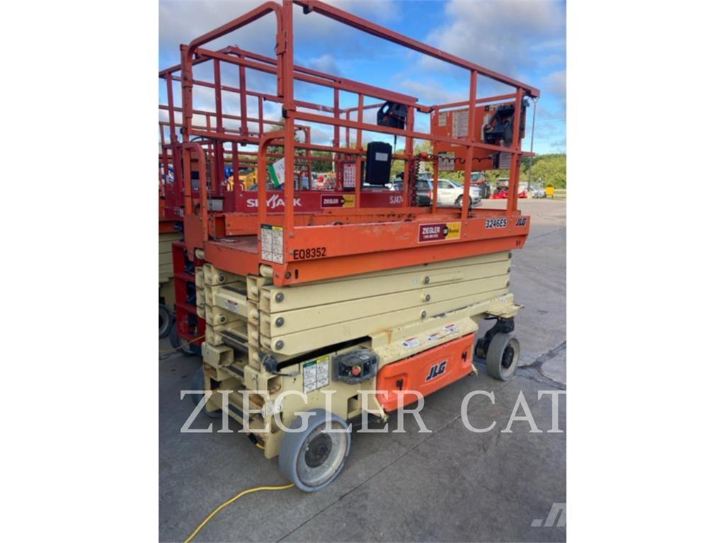 JLG 3246ES Käärtõstukid