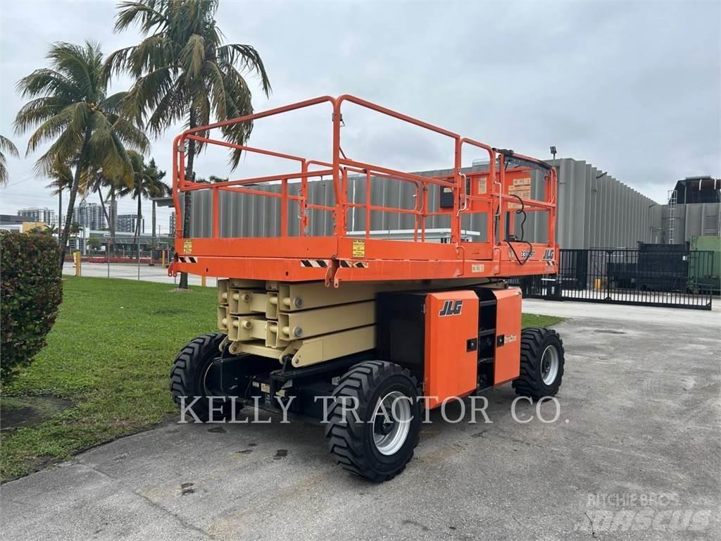 JLG 330LTR Käärtõstukid