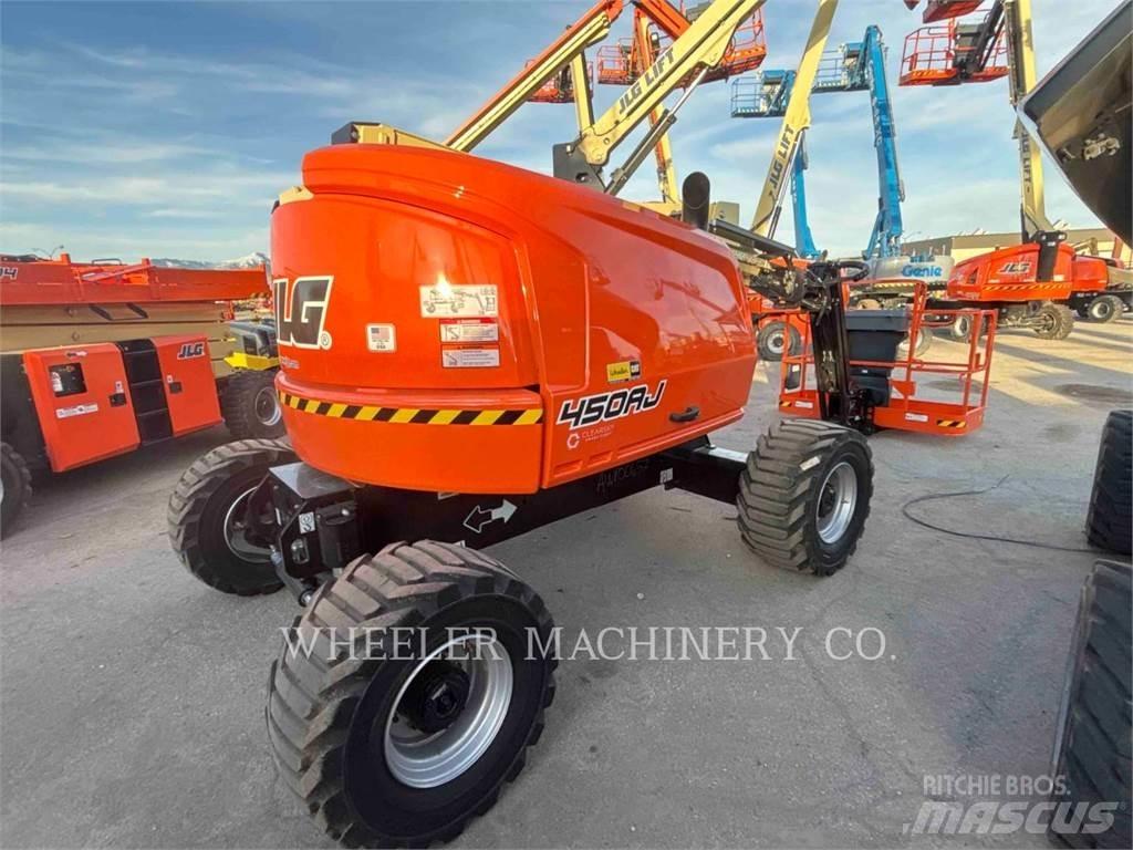 JLG 450AJ Iseliikuvad poomtõstukid