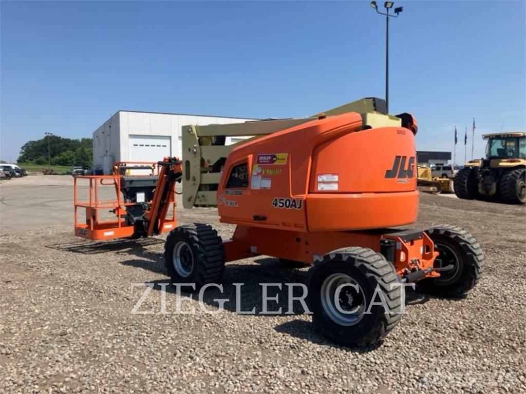 JLG 450AJ Iseliikuvad poomtõstukid