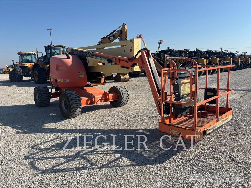 JLG 450AJ Iseliikuvad poomtõstukid