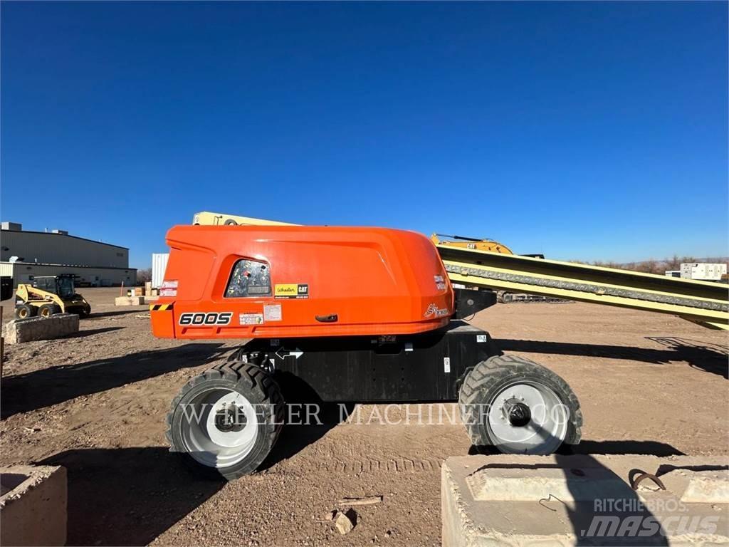 JLG 600S SP Iseliikuvad poomtõstukid