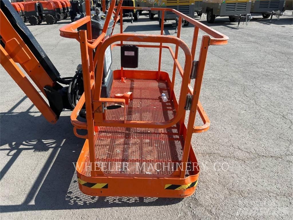 JLG 660SJ SP Iseliikuvad poomtõstukid