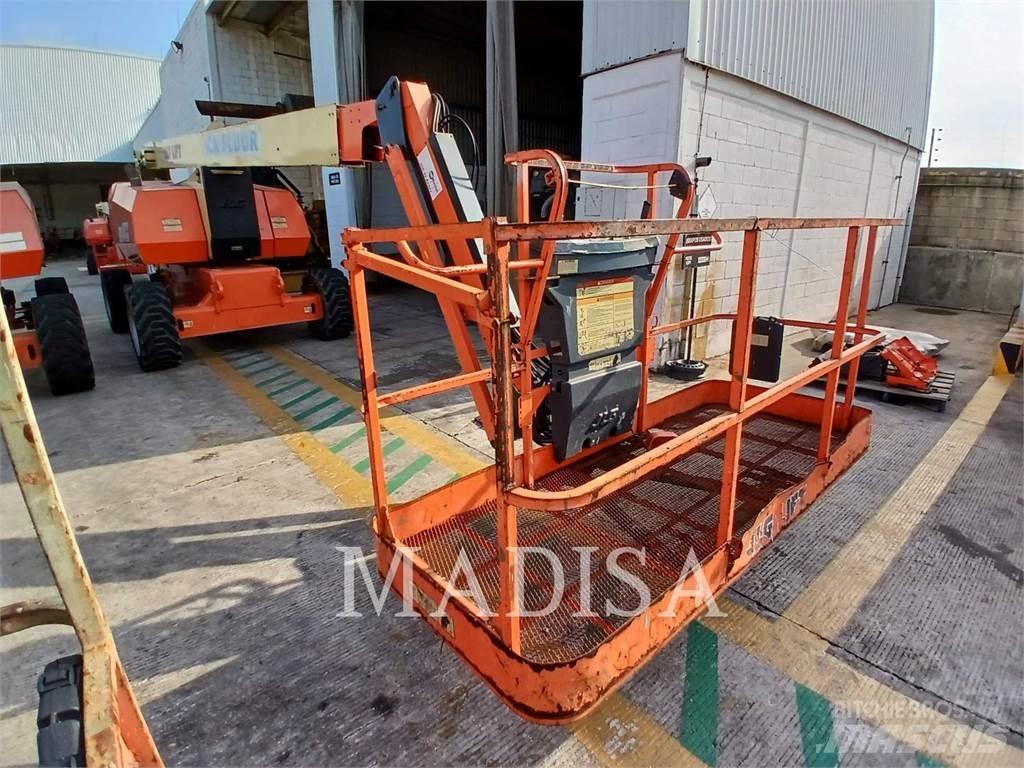 JLG 800 AJ Iseliikuvad poomtõstukid