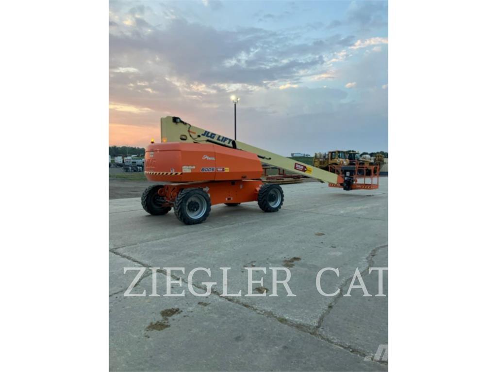 JLG 800S Iseliikuvad poomtõstukid