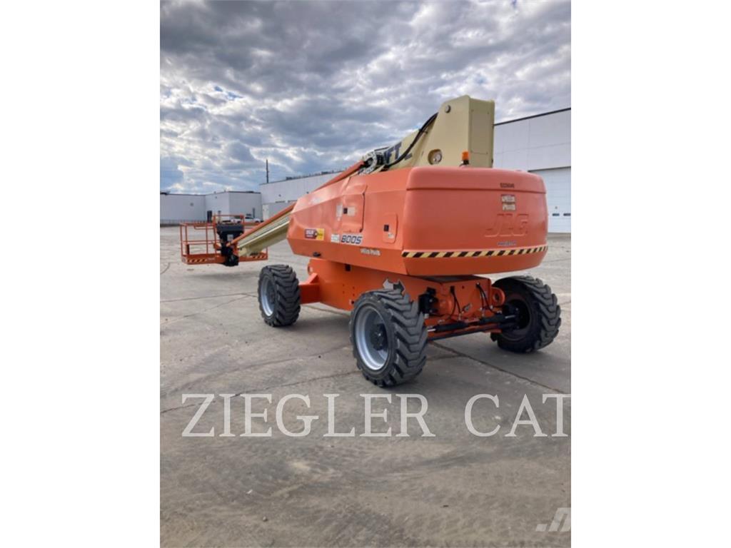 JLG 800S Iseliikuvad poomtõstukid