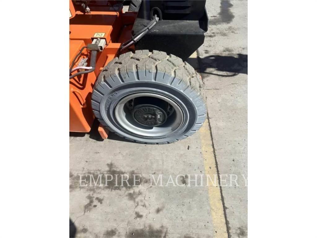 JLG E300AJP Iseliikuvad poomtõstukid
