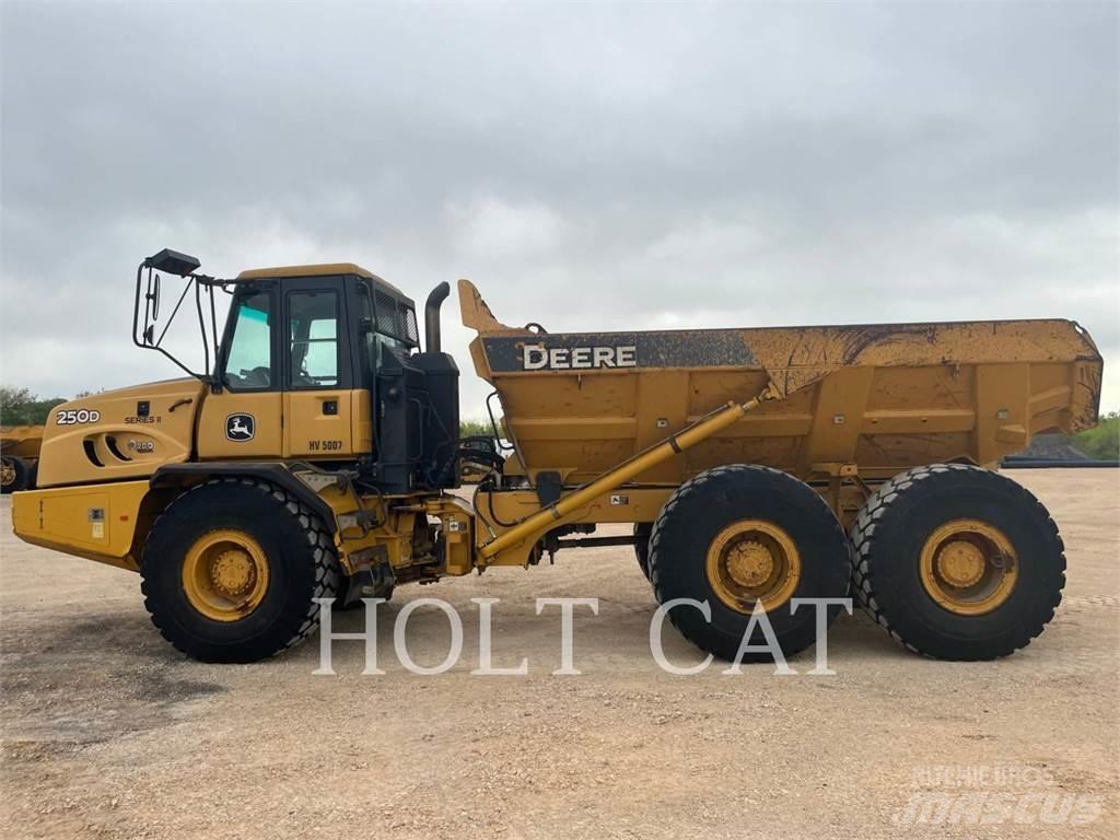 John Deere 250D Liigendraamiga pinnaseveokid