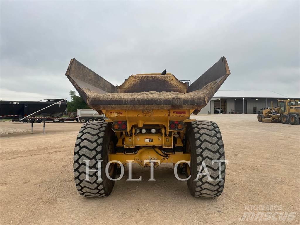 John Deere 250D Liigendraamiga pinnaseveokid