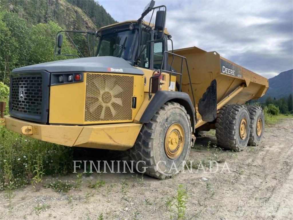 John Deere 410E Liigendraamiga pinnaseveokid