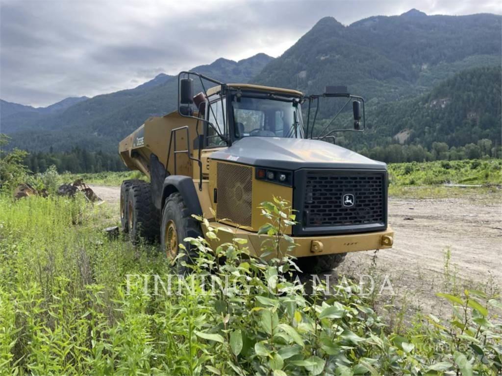 John Deere 410E Liigendraamiga pinnaseveokid