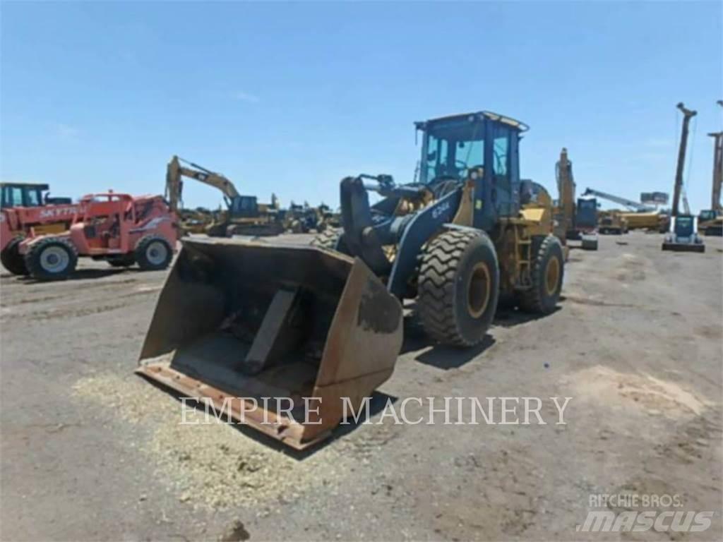 John Deere 624K Rataslaadurid