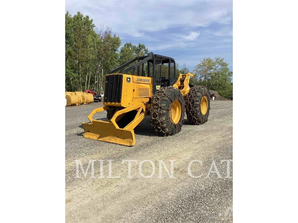 John Deere 640 Väljaveotraktorid