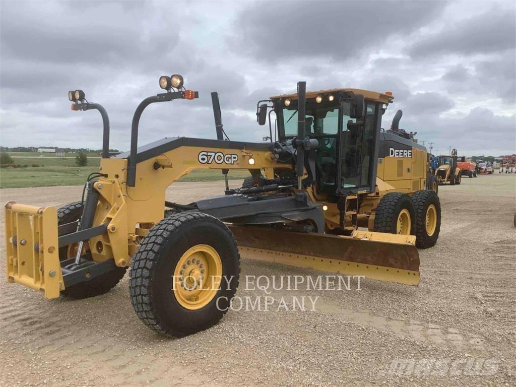 John Deere 670GP Greiderid