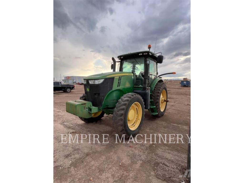 John Deere 7215R Traktorid